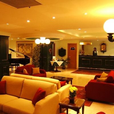 The Crown Hotel بوجبة المظهر الخارجي الصورة