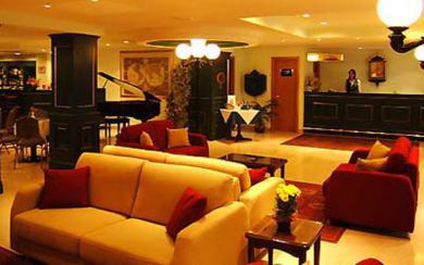 The Crown Hotel بوجبة المظهر الخارجي الصورة
